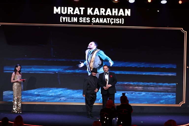 Murat Karahan: Yln Ses Sanatçs  Ödülünün Sahibi Oldu  